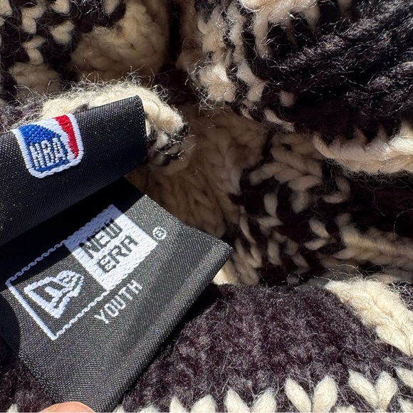 NBA CHICAGO BULLS YOUTH Cream and Black Beanie - Picture 2 of 5